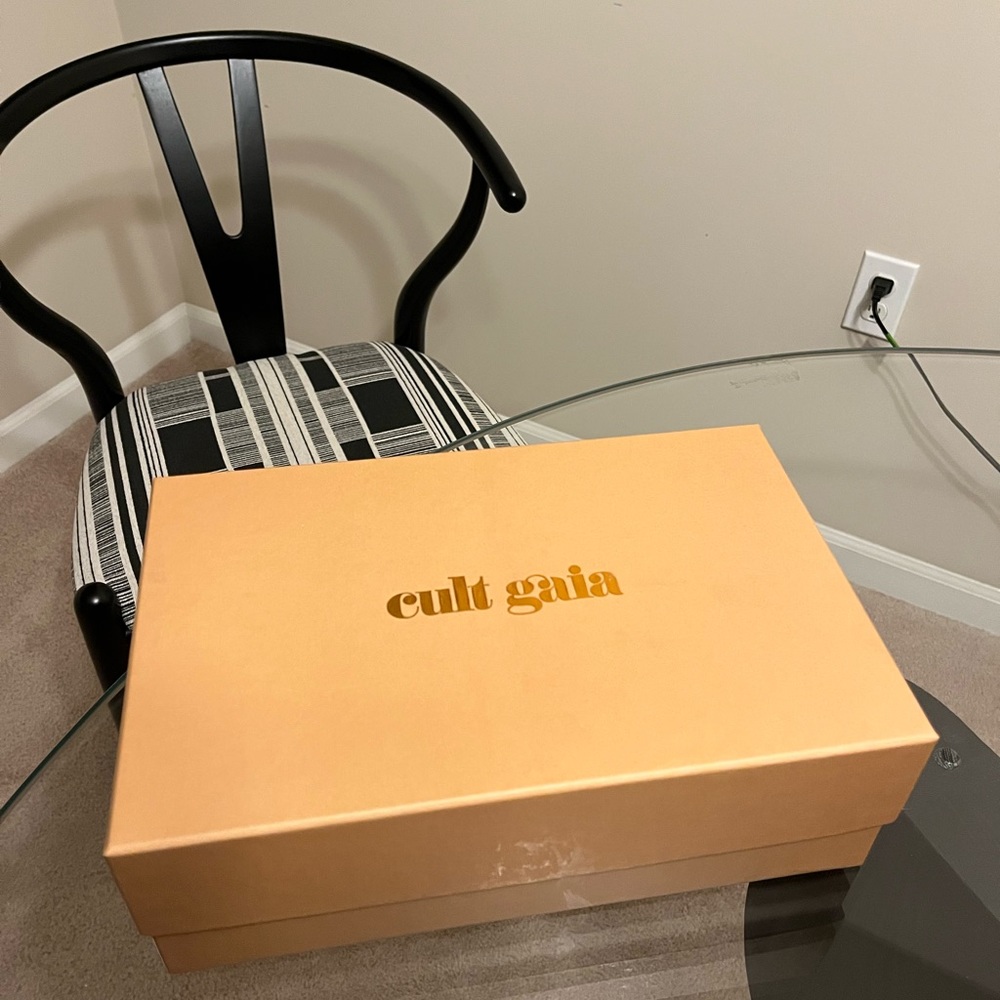 Cult Gaia Heels
Like new only sign of wear on the bottom